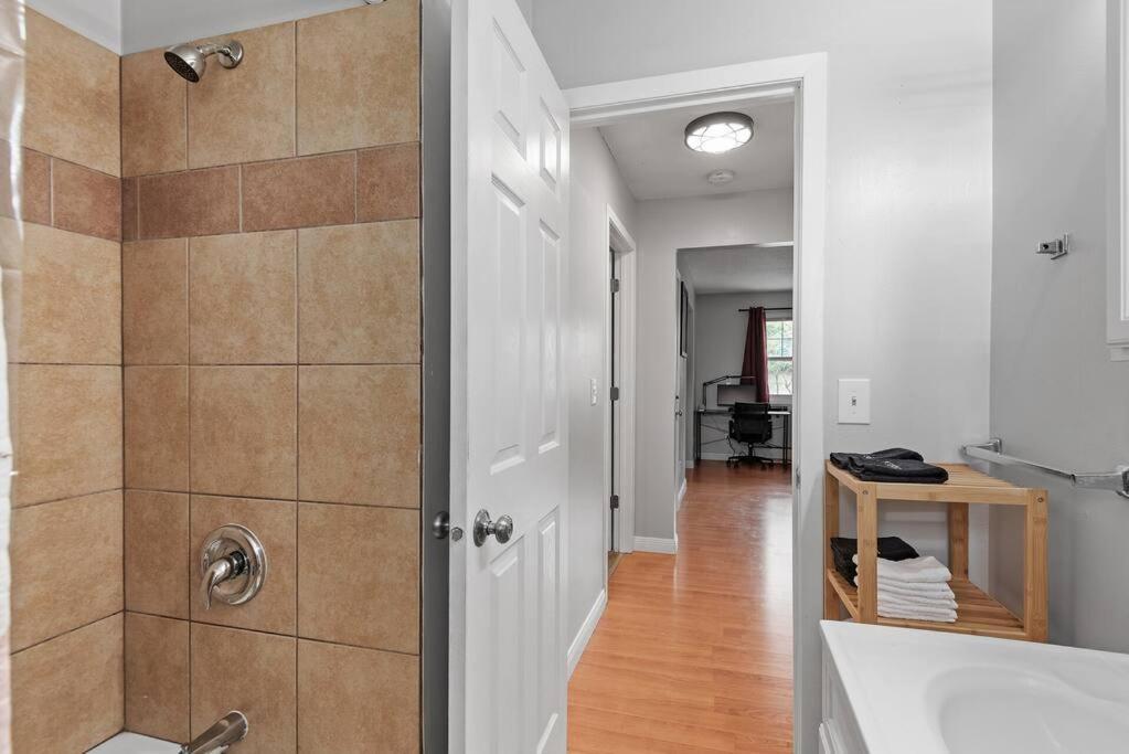 Tranquil 2Br Apt Mpls - 8075 Apt 3 مينيابولس، مينيسوتا المظهر الخارجي الصورة